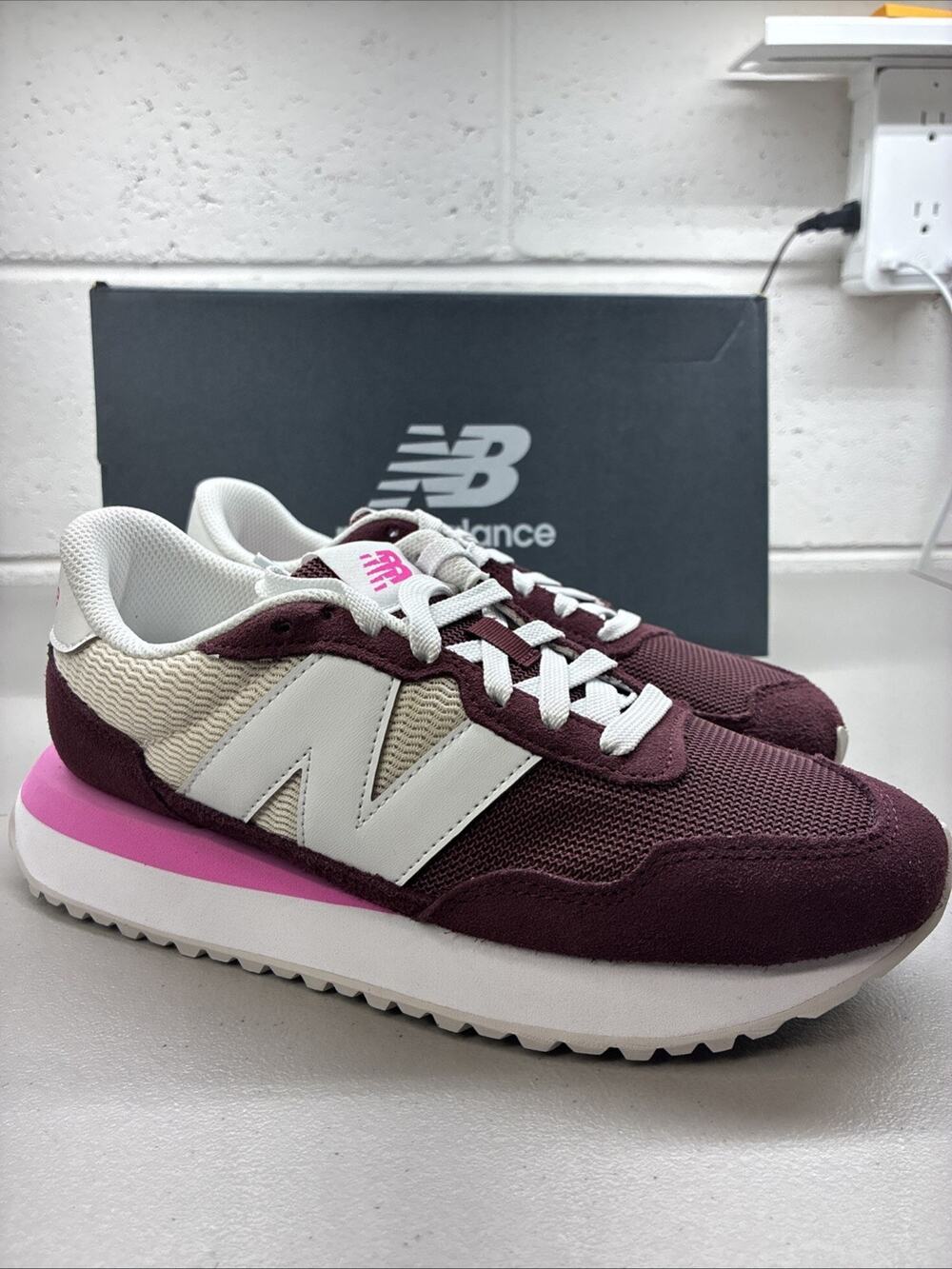 New Balance 237 Running Sneakers Burgundy Shoes Women's Size 7.5 In Box W2376CL